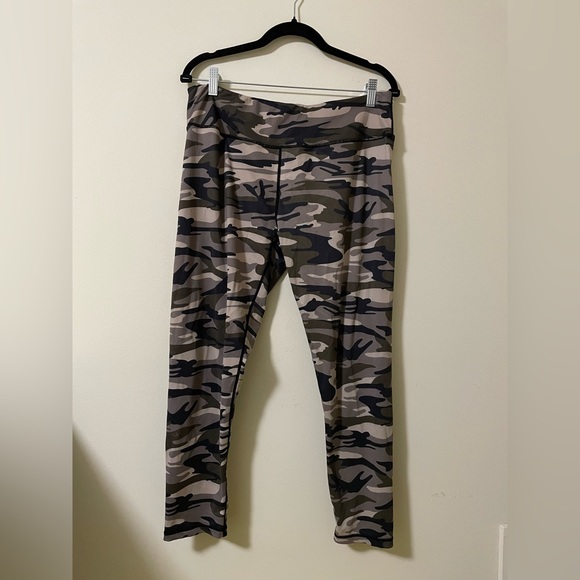 Amazon Buttery High Rise Camo Leggings -‎ XL - Picture 1 of 6